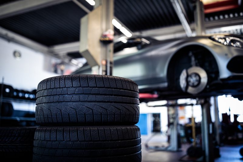 Dealership vs. Workshop vs. Mobile: Pros & Cons